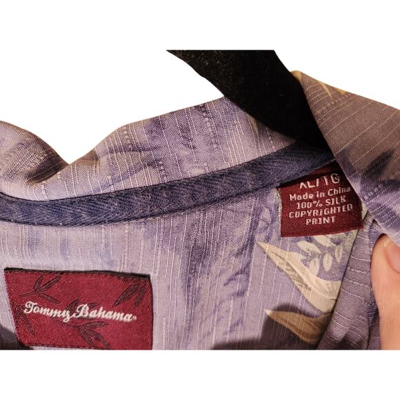 Tommy Bahama XL 100% Silk Hawaiian Camp Shirt Blue/White Tropical Textured Print - Picture 3 of 6
